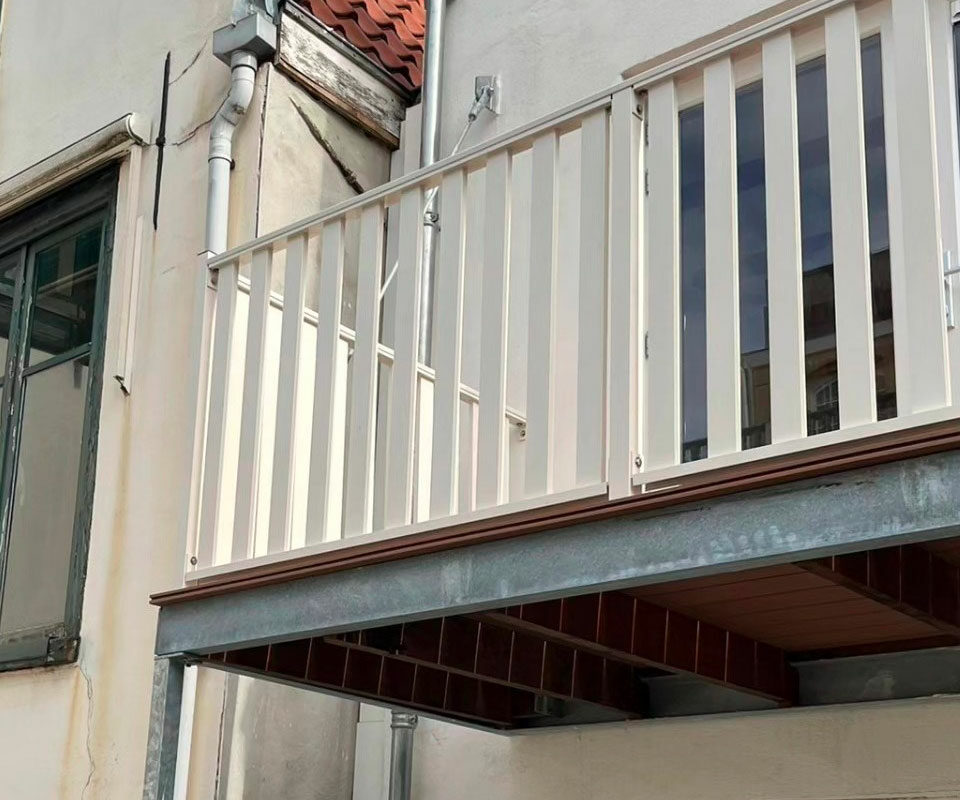 Aluminium balkonhek laten maken
