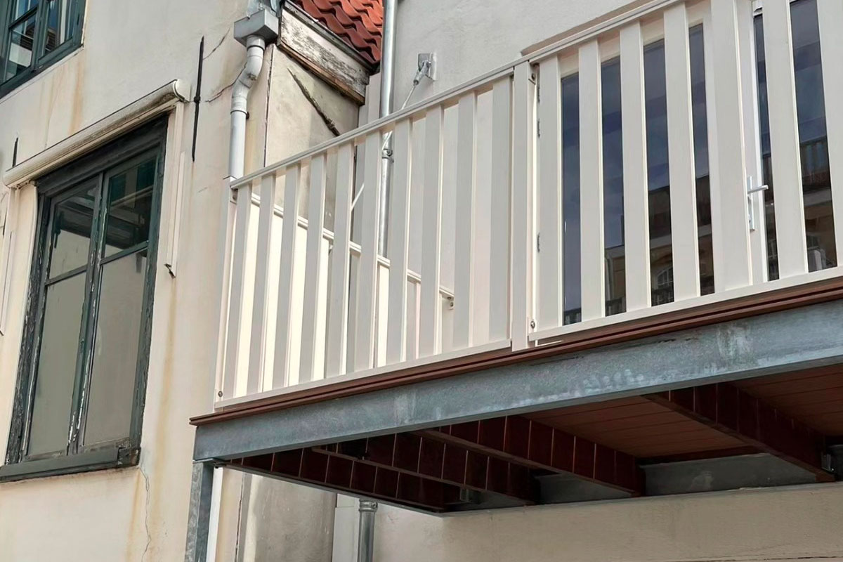 aluminium balkonhek laten maken