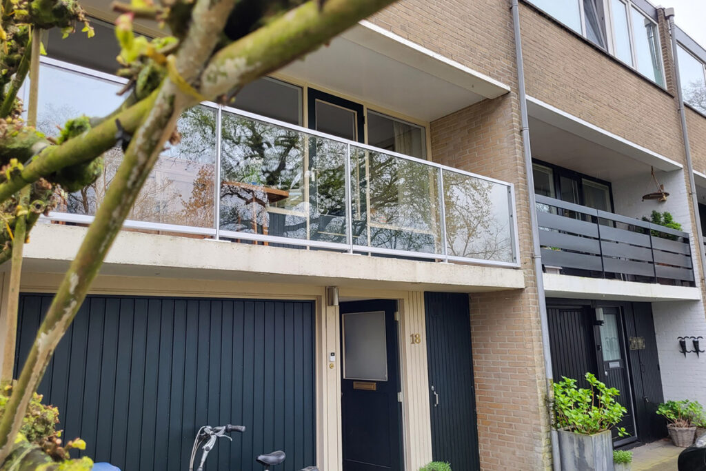 Balkonhek met glas