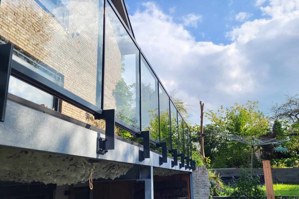 Glazen balustrade voor buiten