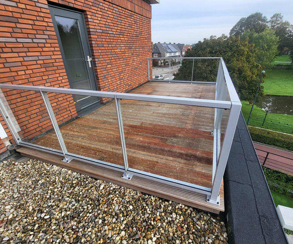 Glazen Balustrade voor Dakterras: Stijlvolle Veiligheid op Hoog Niveau