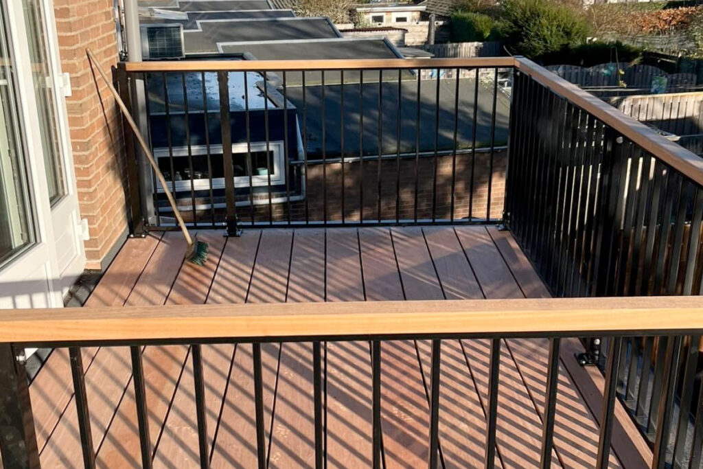 Balustrade met houten handregel