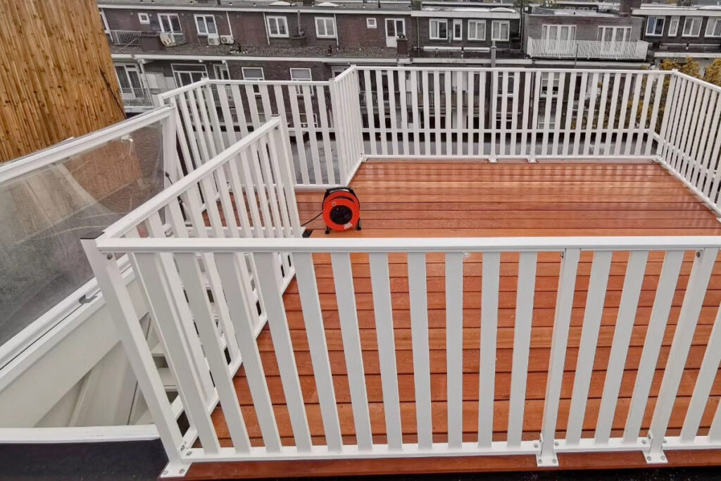 dakterras hekwerk vervangen