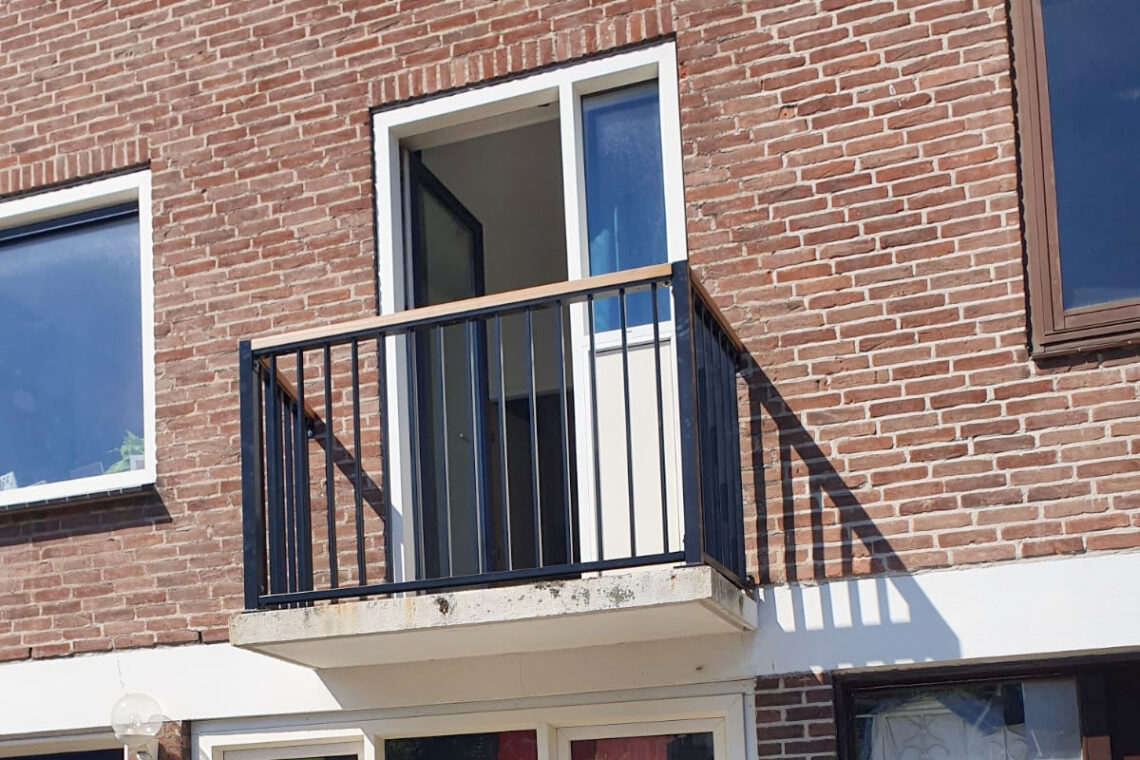 Nieuwe balustrade voor balkon