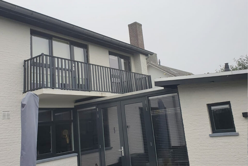 Wat is een ander woord voor balustrade