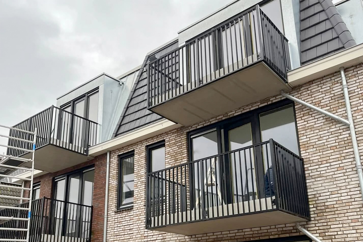 Balkonhek op Maat Maken: De Perfecte Balustrade voor Jouw Buitenruimte