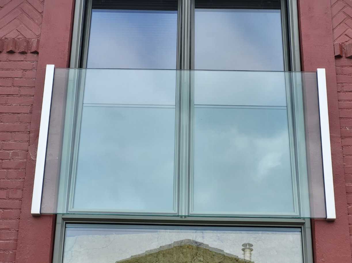 Frans balkonhek met glas