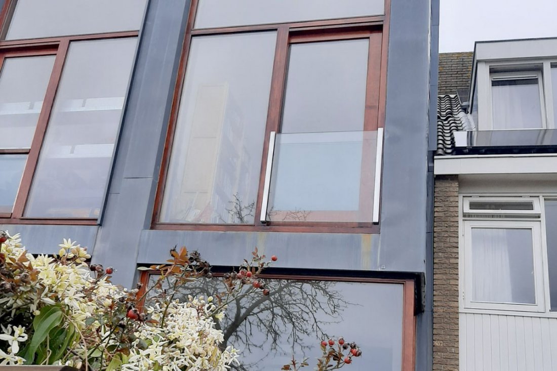 Frans balkonhek met glas