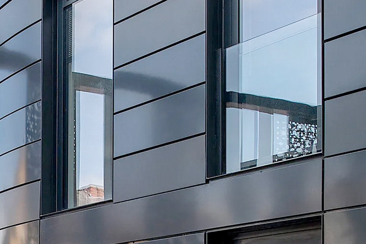 Frans balkon van glas en aluminium: de ideale combinatie voor jouw woning