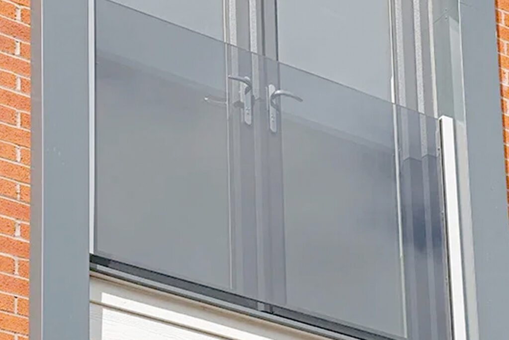 Glazen Frans balkon plaatsen