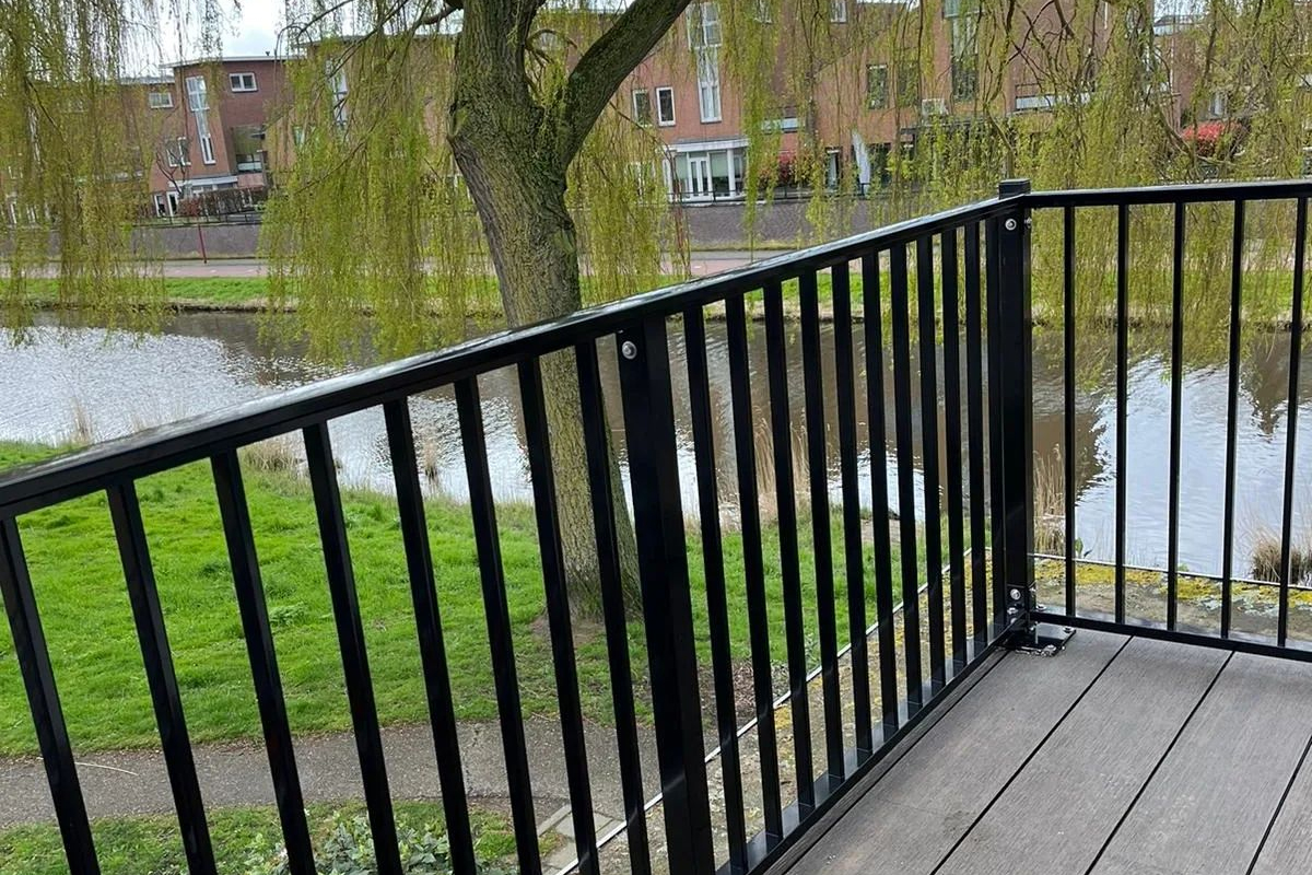 Wat kost een aluminium balkonhek?
