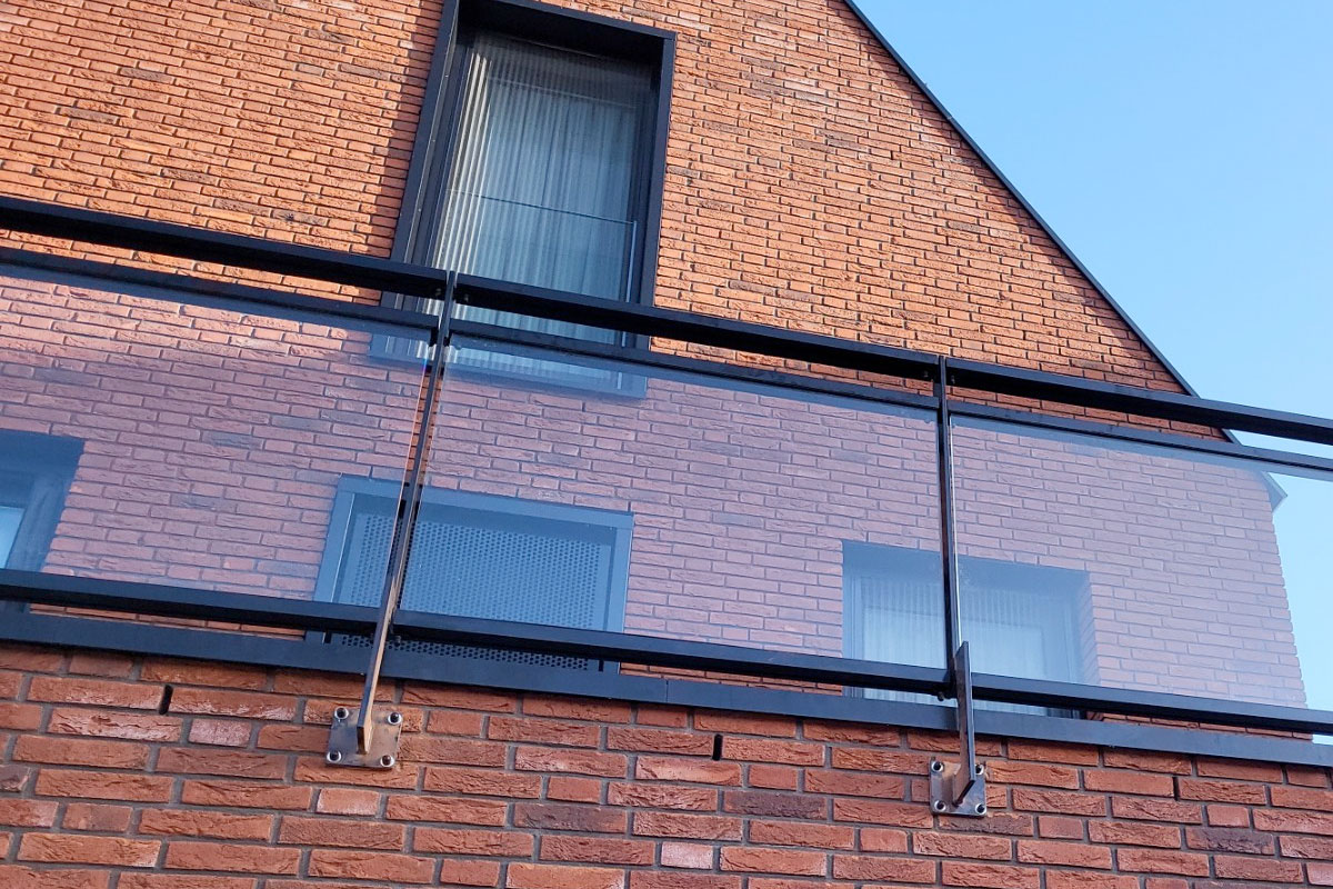 Glazen Balustrades en Kinderen/Huisdieren: Is het Veilig?