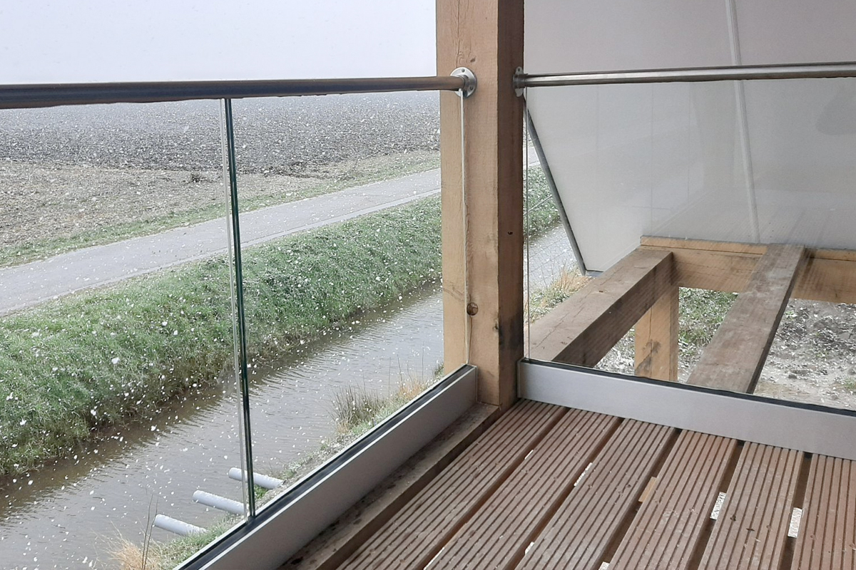 Q-Railing profielen voor glazen balustrades: kwaliteit en design in één
