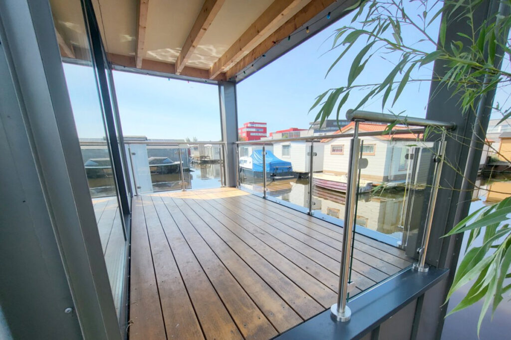 RVS balustrade met glas van Q-Railing