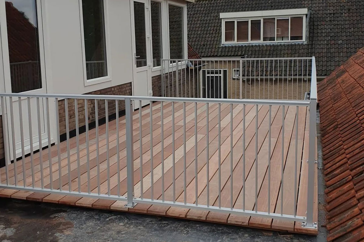 Waarom een balkon balustrade laten plaatsen een slimme keuze is