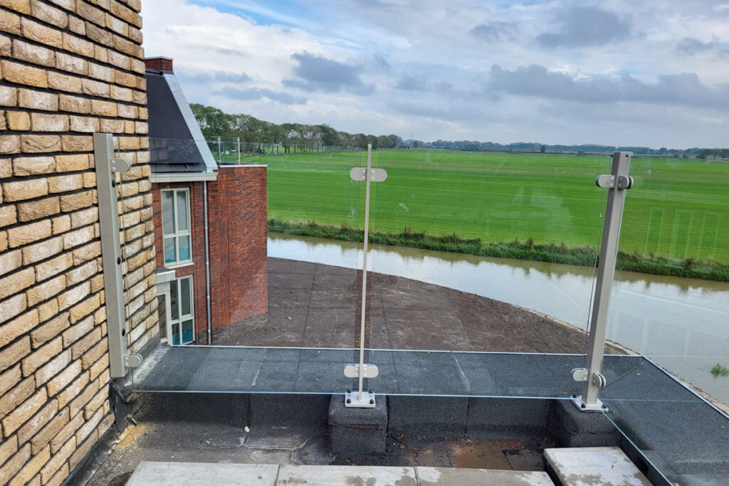 Balkonhekwerk met glas doe het zelf