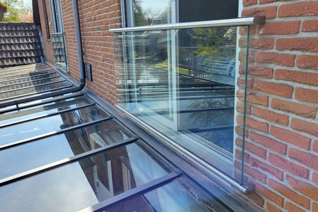 Frans balkonhek met glas op maat