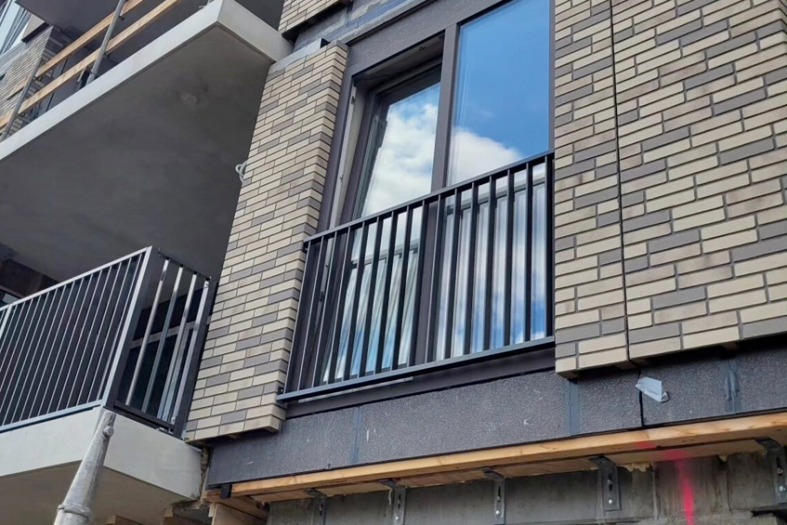 Frans balkonhekwerk in België: stijlvol, veilig en op maat gemaakt