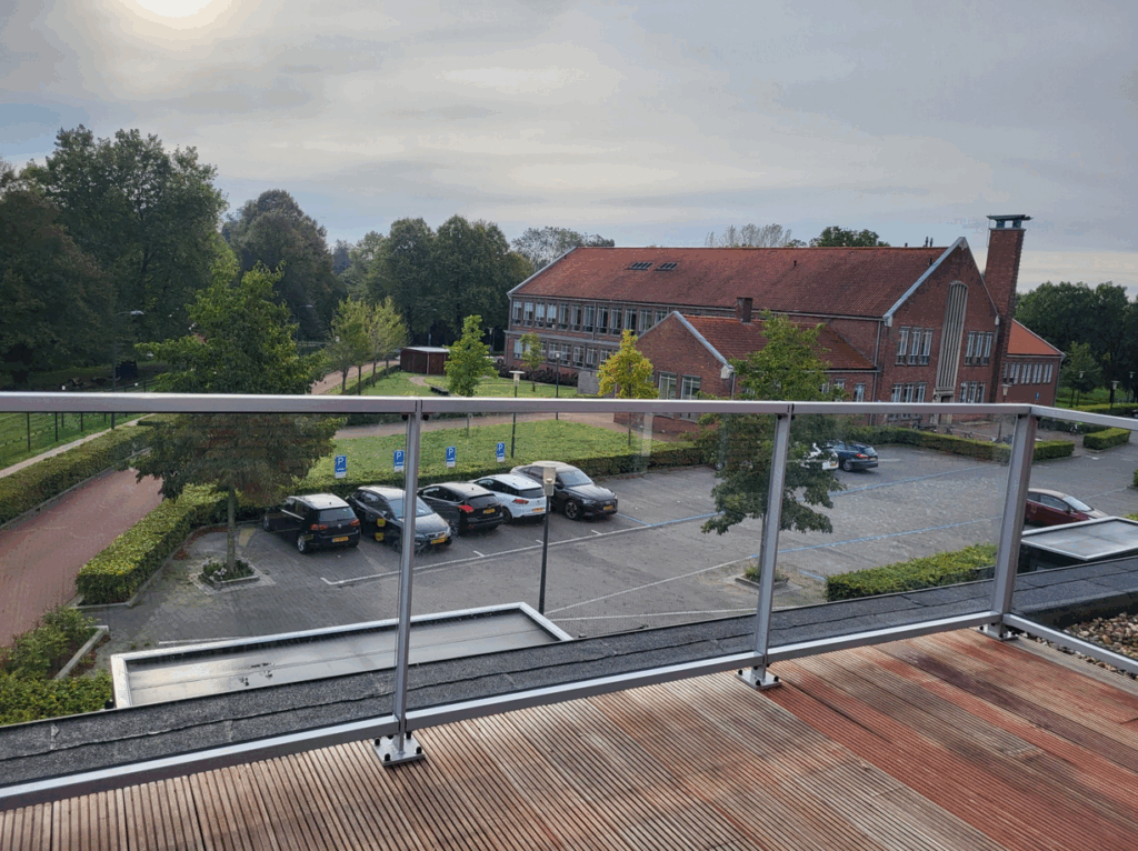 Glas balustrade laten plaatsen