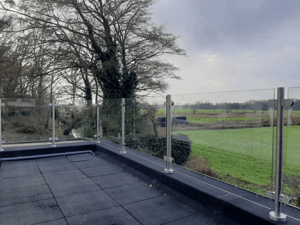Glas balustrade van RVS