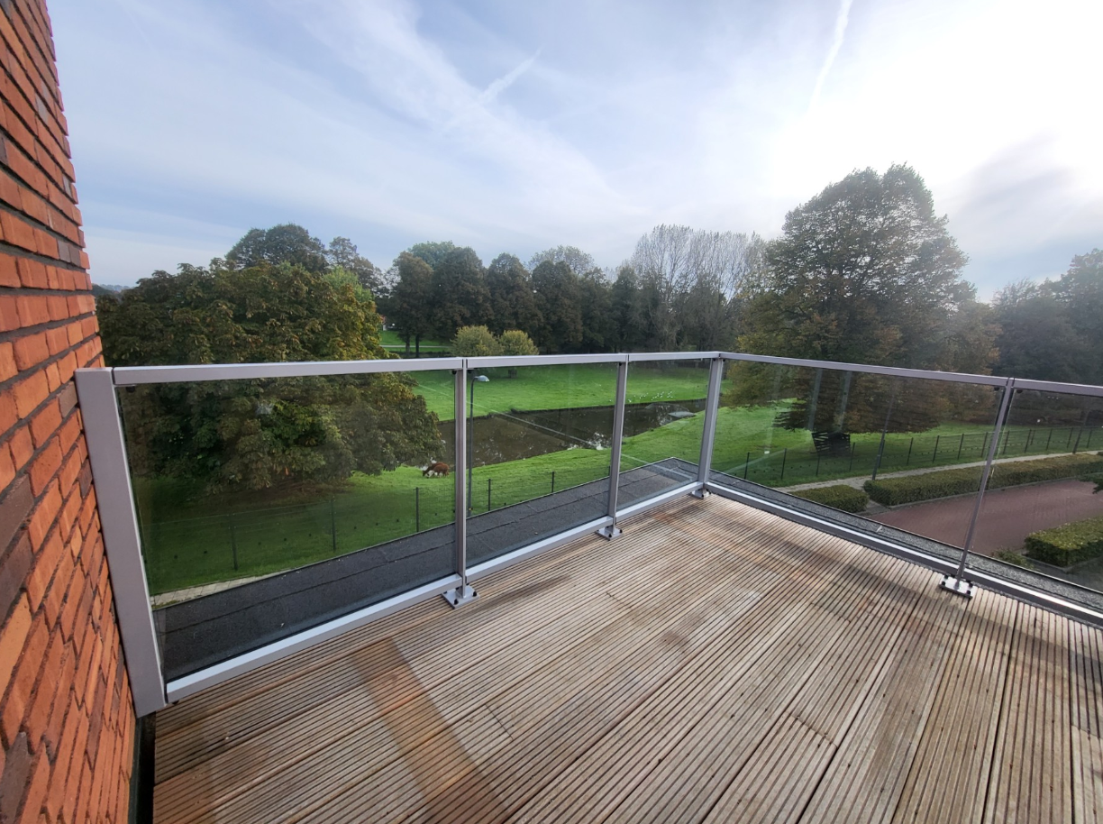 Een glas balustrade voor je dakterras: veilig en stijlvol genieten