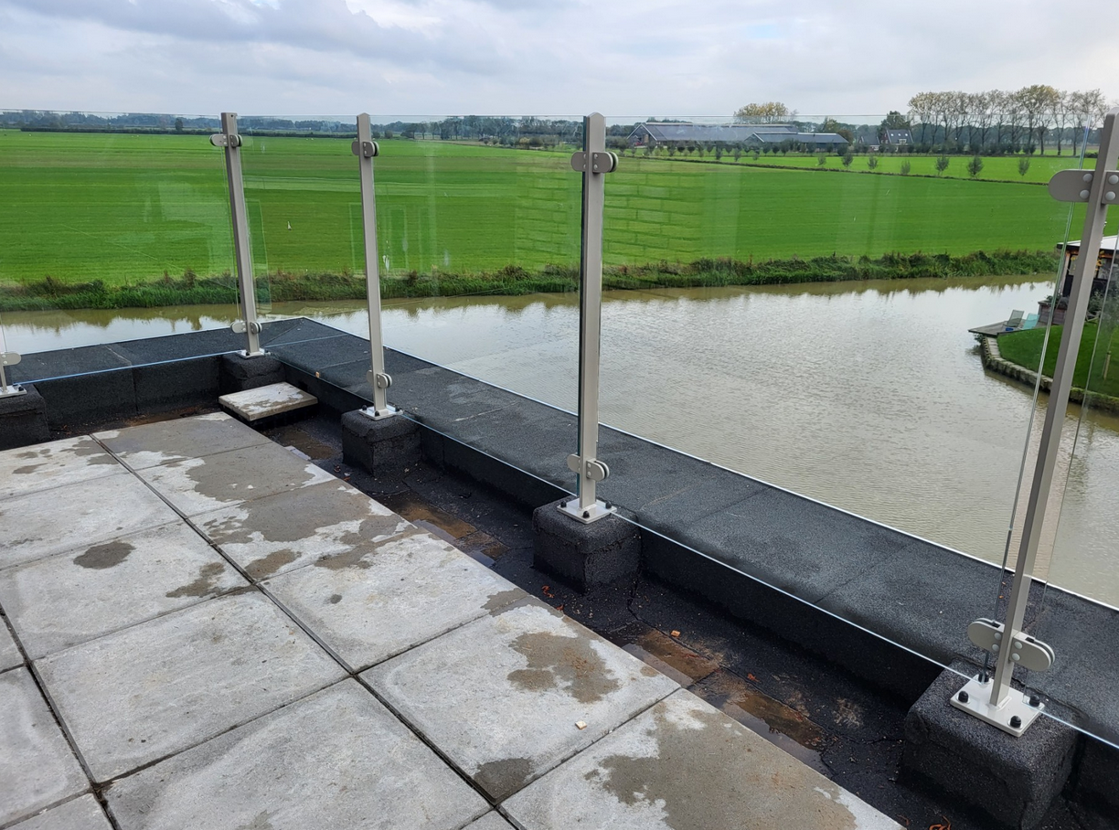 Glazen balustrade bestellen: zo pak je het aan