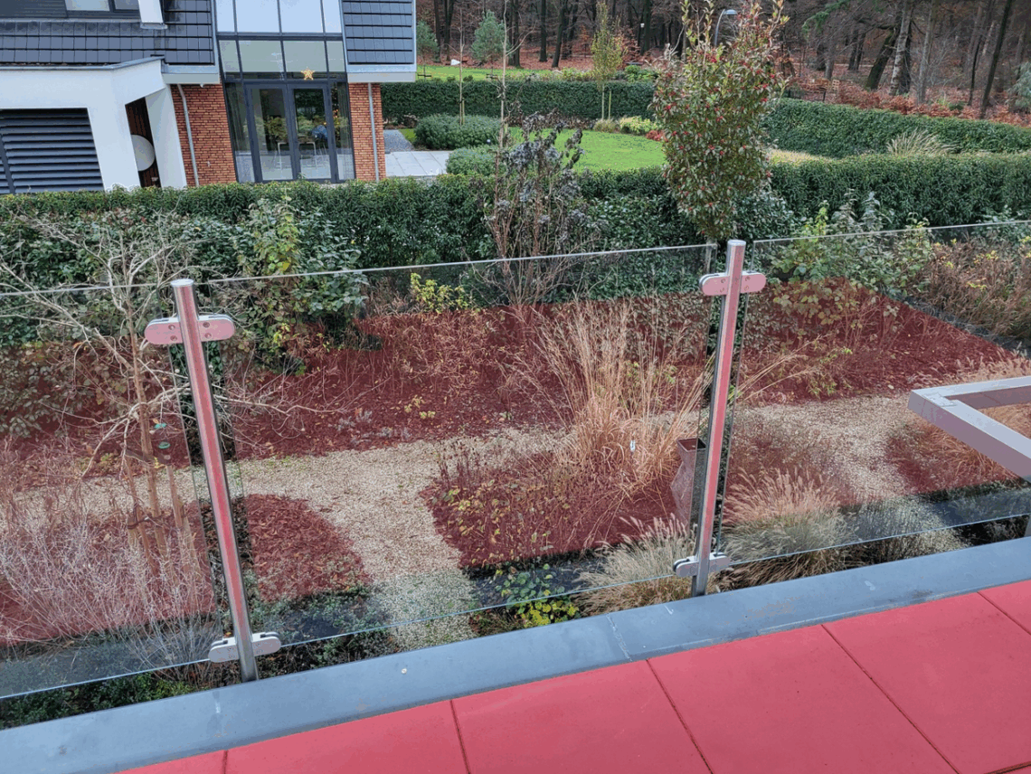 Glazen balustrade op je balkon plaatsen: modern, open en veilig