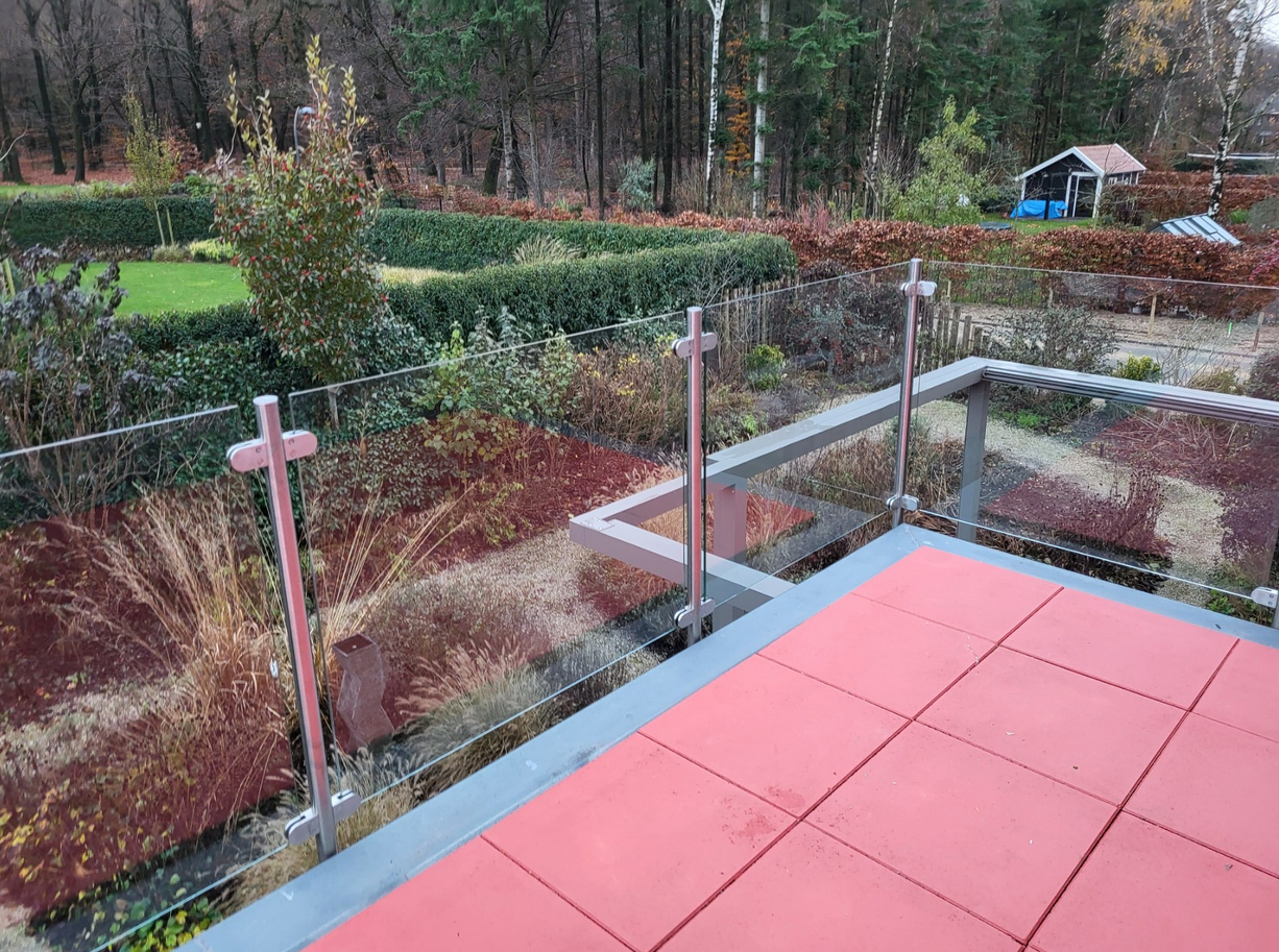 Glazen balustrades van RVS: strak, stijlvol en duurzaam