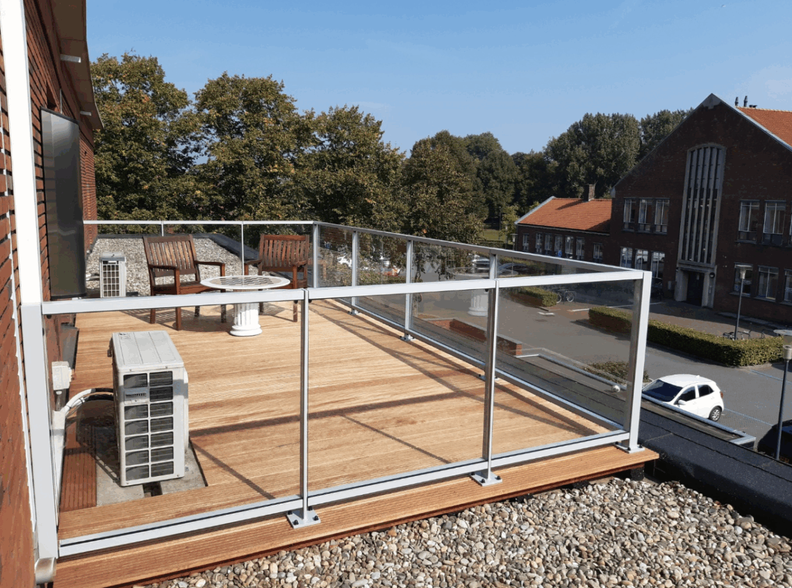 Glazen balustrade vervangen