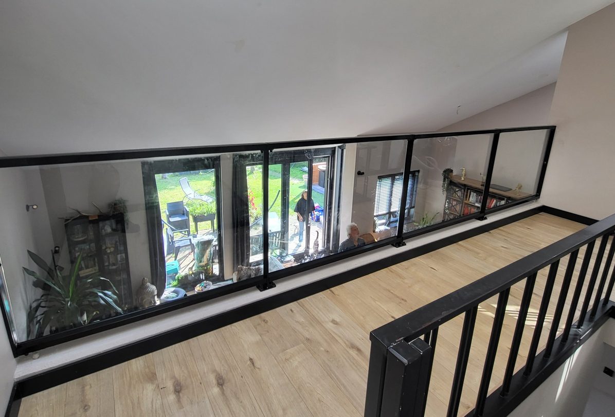 Glazen balustrade voor binnen: strak, veilig en stijlvol