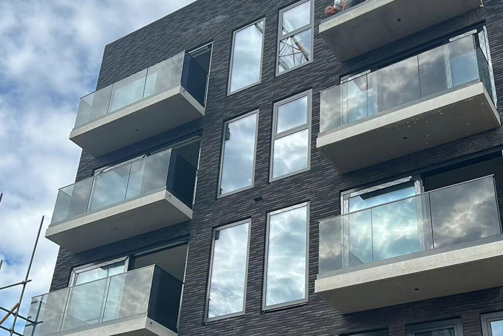 Hek op balkon vervangen
