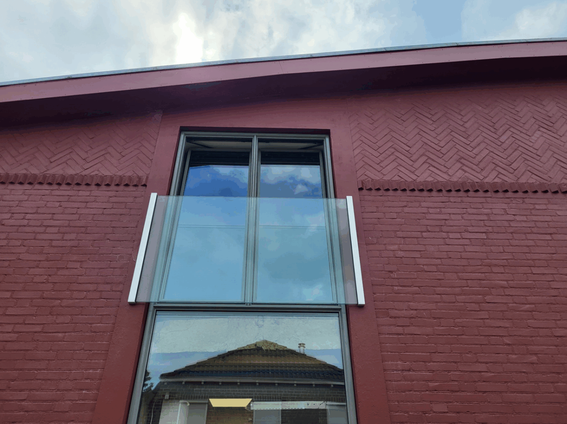 Is een Glazen Frans balkonhek veilig