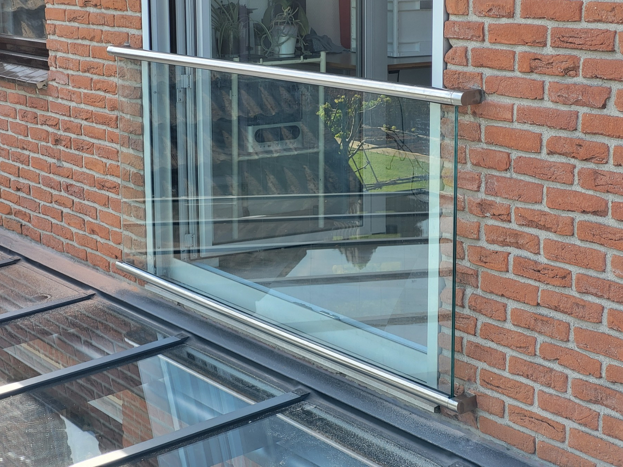 Moderne Franse balkonhekken met glas: stijl en veiligheid in één