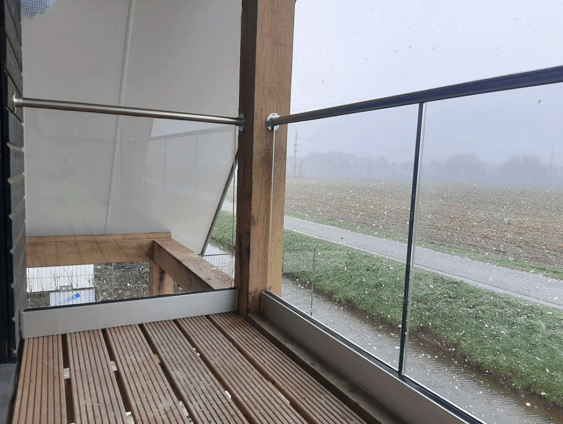 Wat is een glazen balustrade systeem