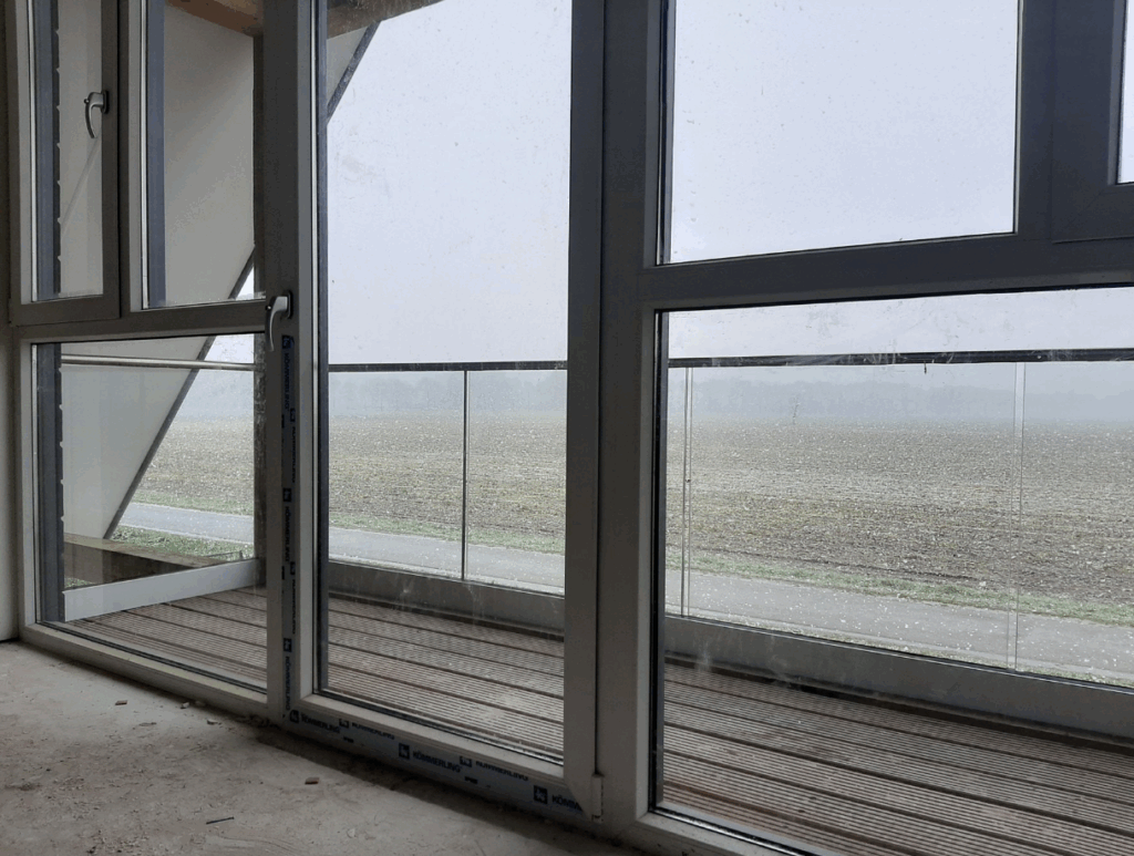 Wat is een glazen balustrade systeem
