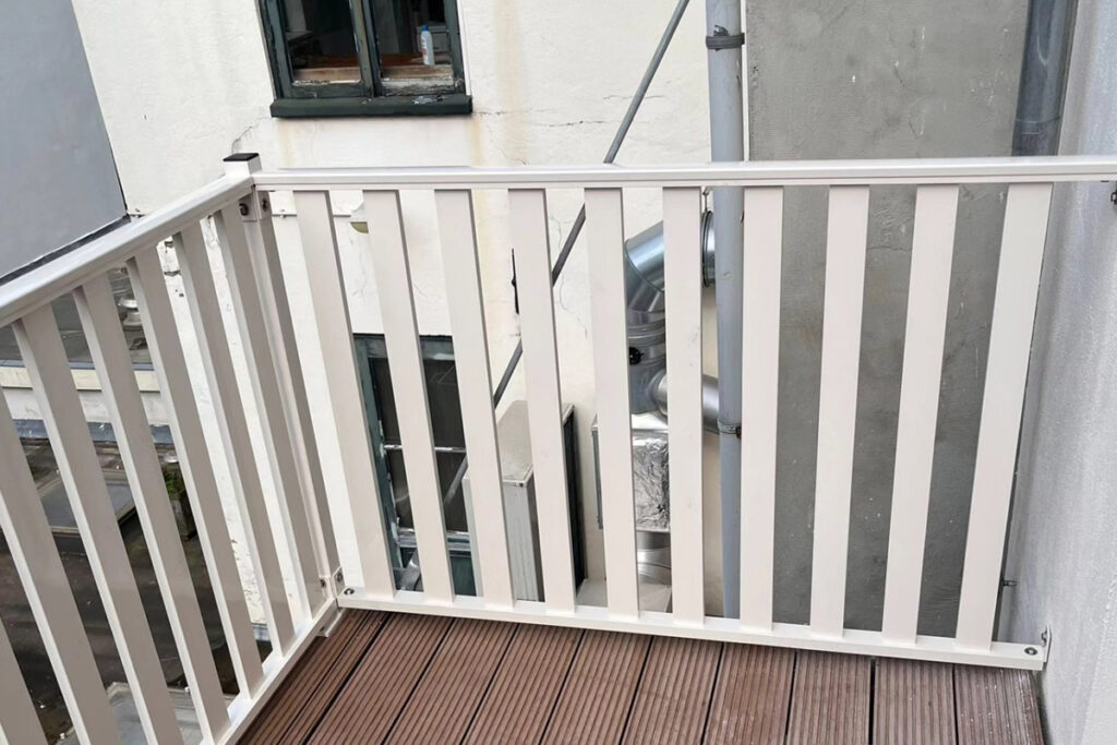 Zelf een hek op balkon plaatsen