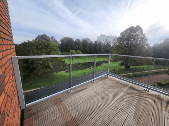 Balkonhek met glas bestellen