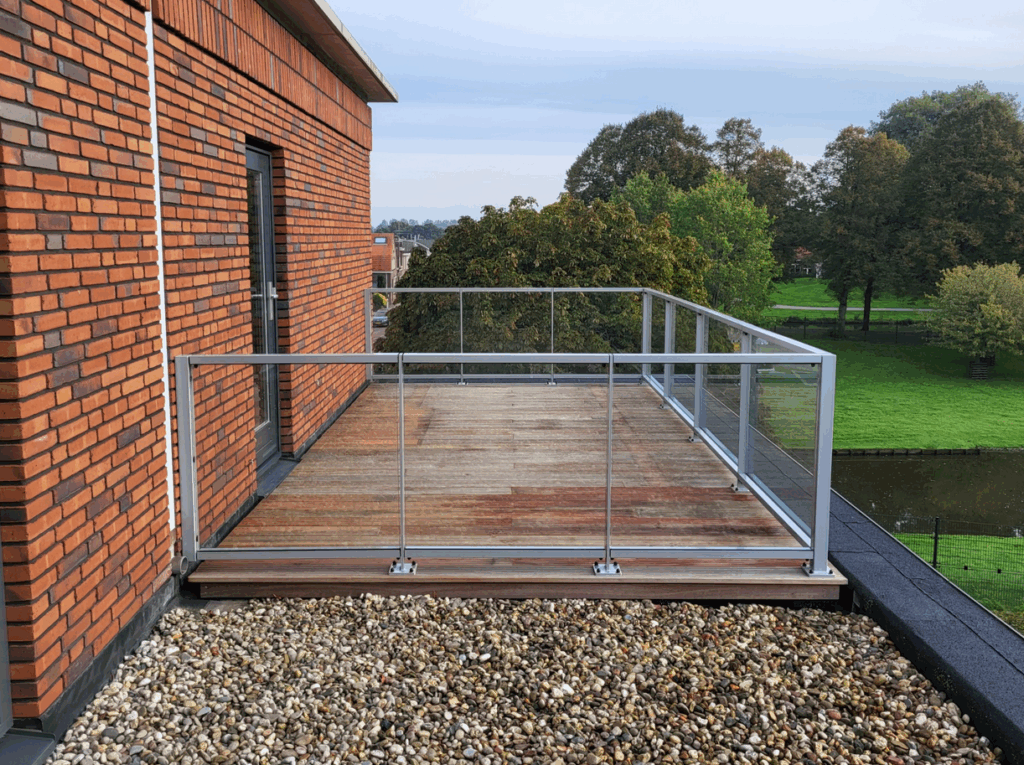 Balkonhek met glas bestellen