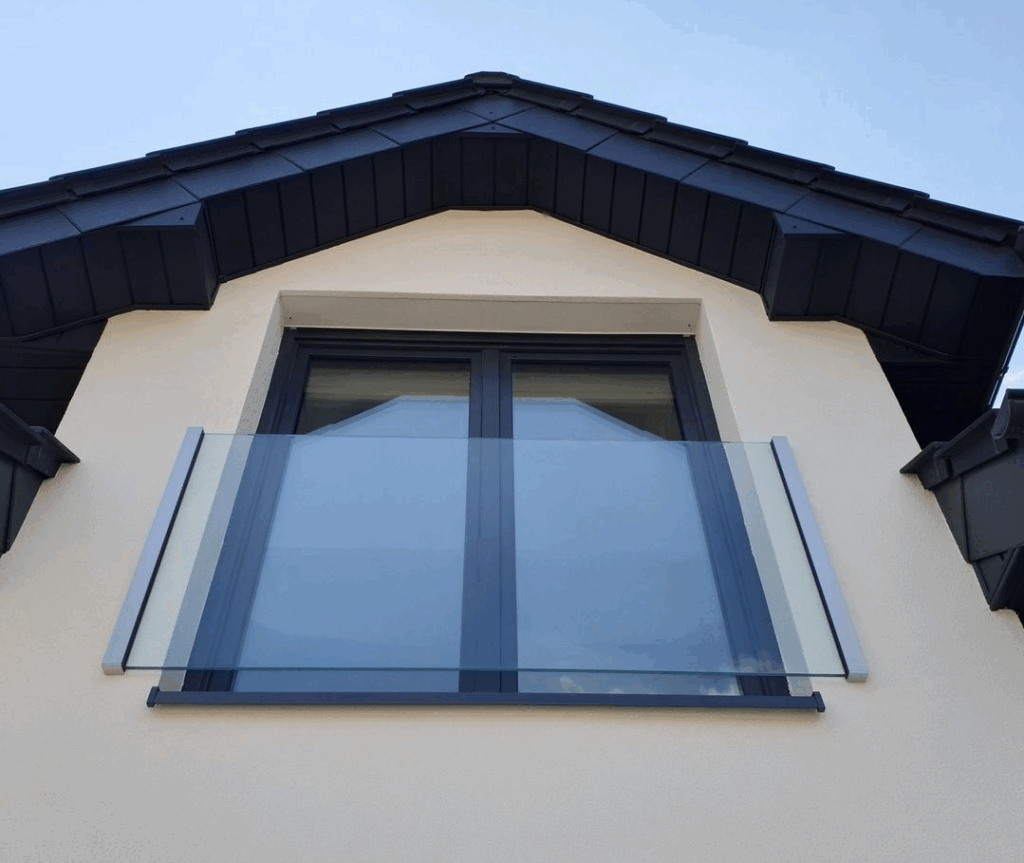 Frans balkon van glas