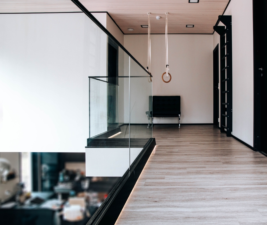 Glazen balustrade voor een vide kopen: licht, luxe en veiligheid