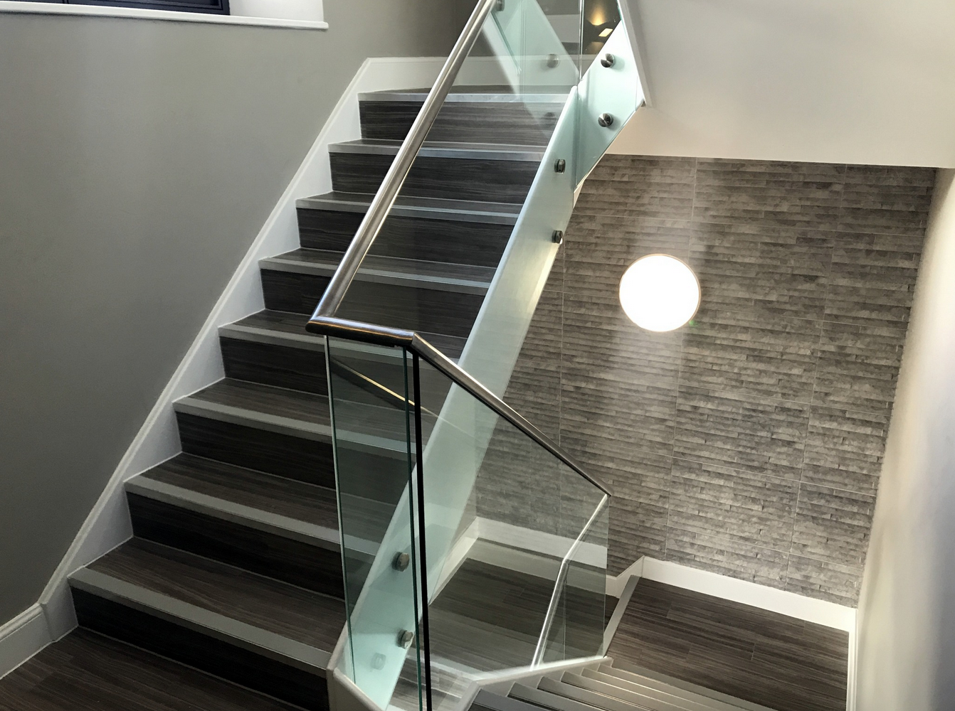 Zelf een RVS balustrade samenstellen? Dit moet je weten over de onderdelen