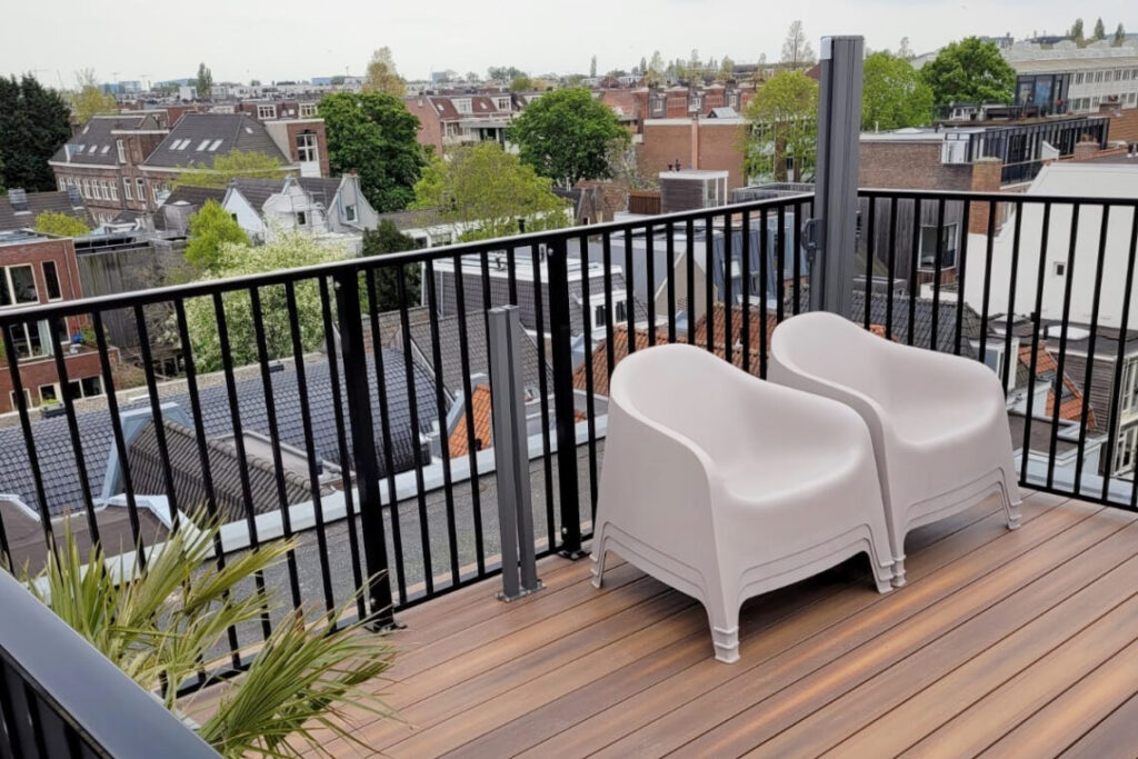 Terras hekwerk laten plaatsen