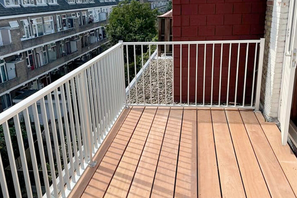 Terras hekwerk van aluminium