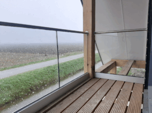 Glasprofiel balustrade op een balkon