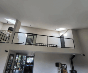 Hekwerk met glas op vide