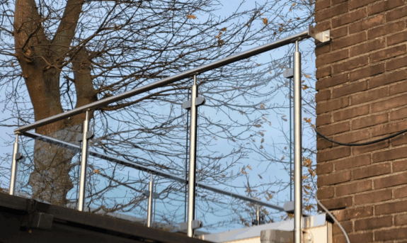 RVS balustrade met glas