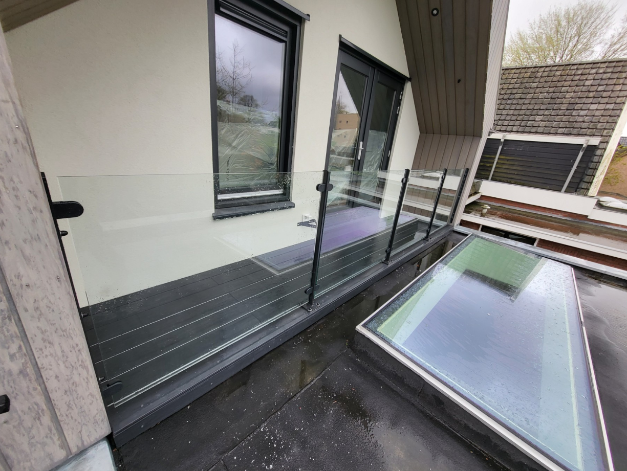 Stalen balustrade met glas laten lassen