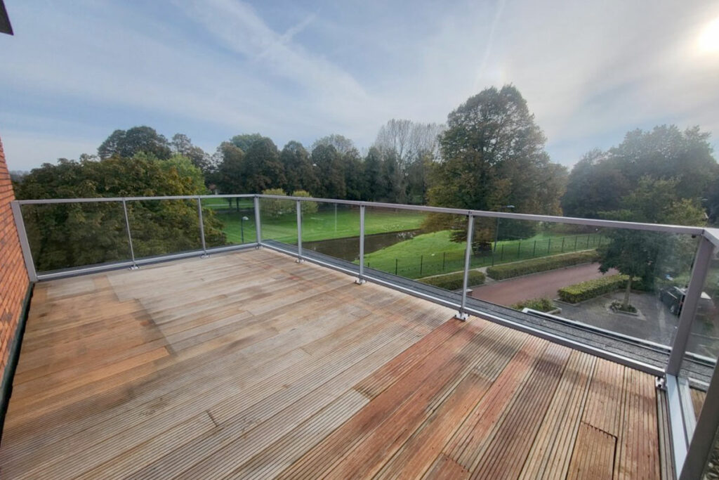 Wat kost het laten plaatsen van een aluminium balustrade