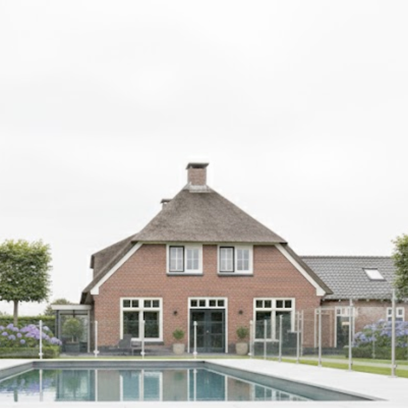 Hekwerk met glas om zwembad