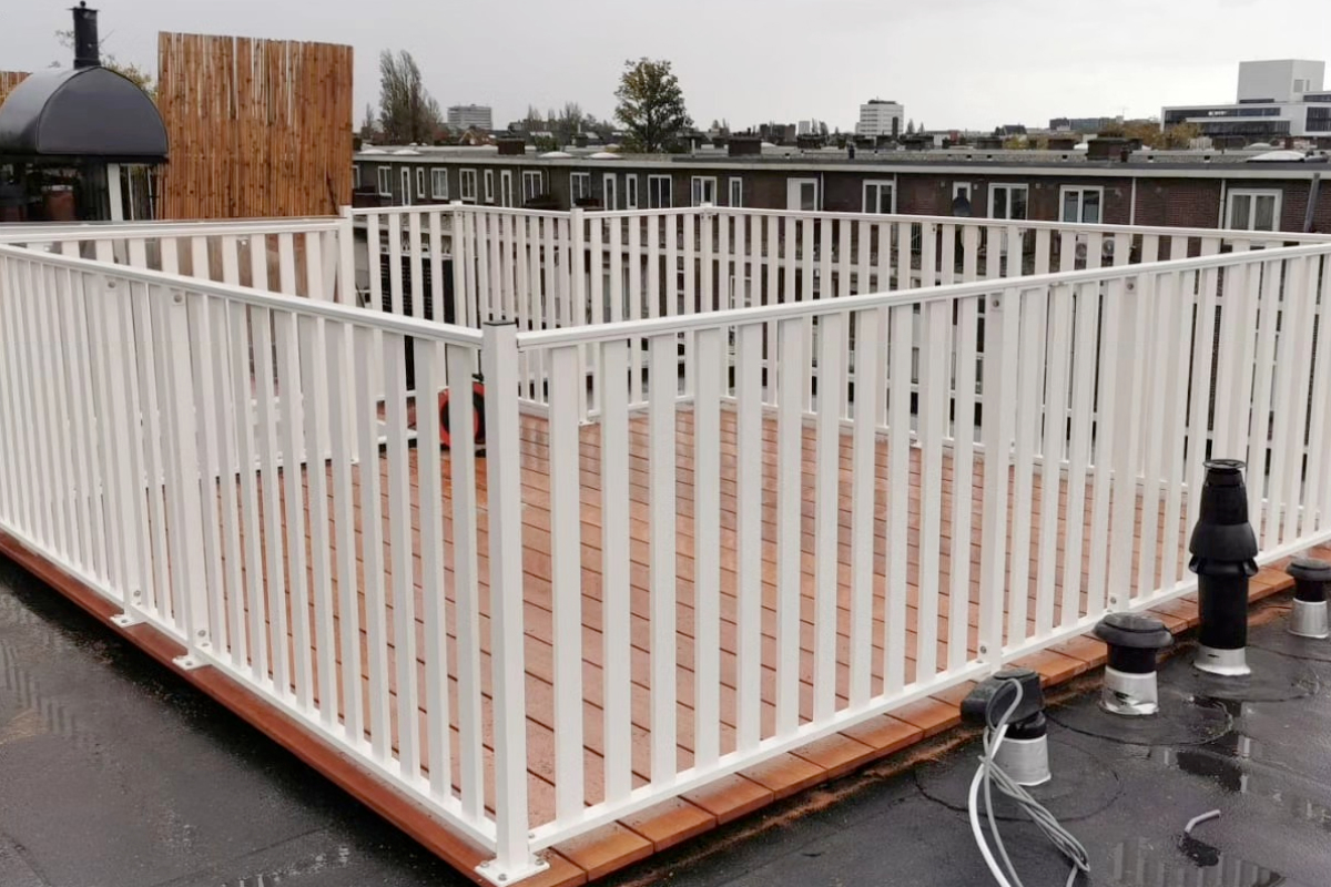 Lamellenhekken op maat: strak design en optimale privacy